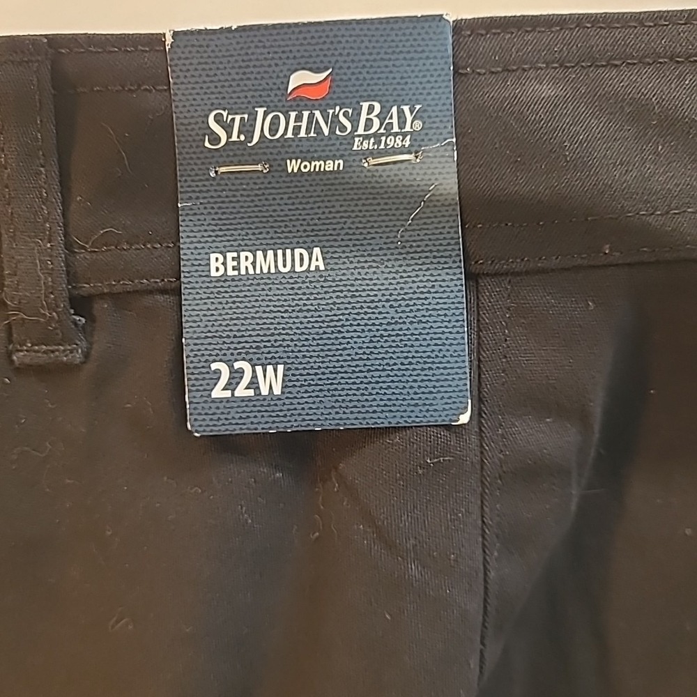 St Johns Bay Secretly Slender Classic Fit Black Bermuda Shorts Womens 22W NWT - Picture 2 of 10